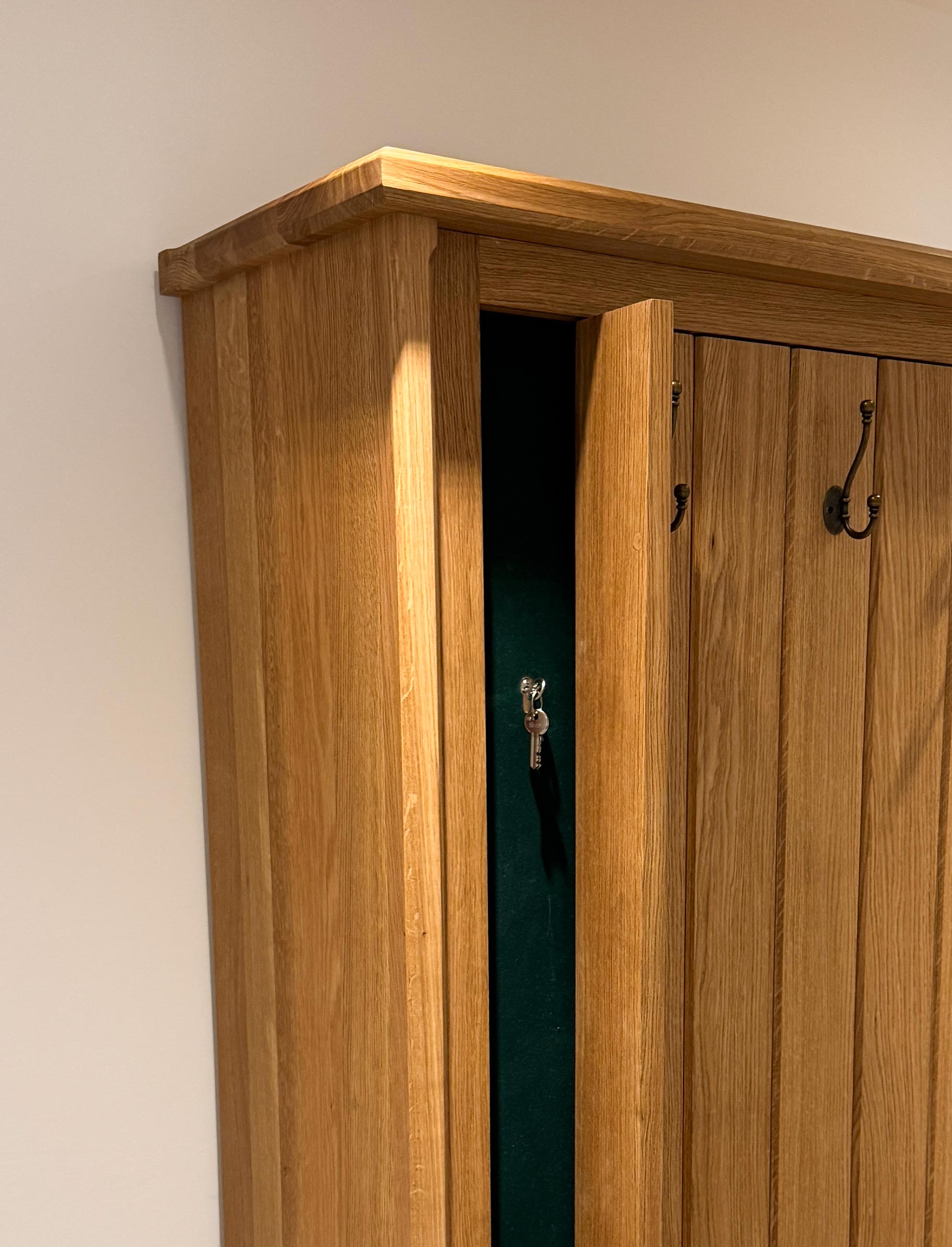 Bench Seat Gun Cabinet